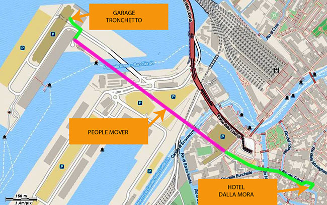 Karte mit markiertem Wanderweg von der Kirchturmgarage zum Hotel dalla mora. Der Einsatz des Mover People Train ist geplant