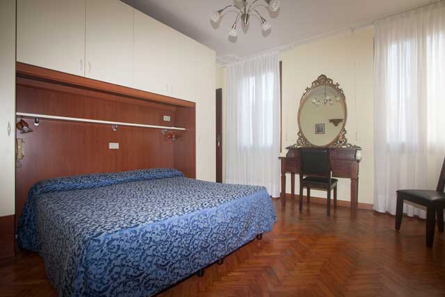 hotel dalla mora, chambre n.6 avec salle de bain dans la chambre